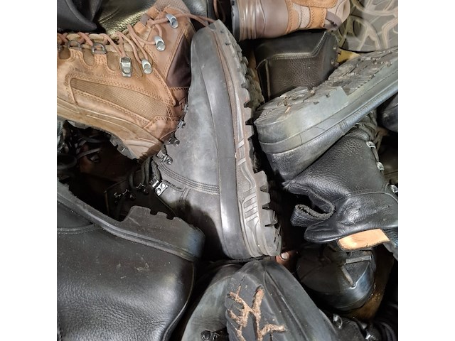 Partij diverse schoenen - afbeelding 10 van  14