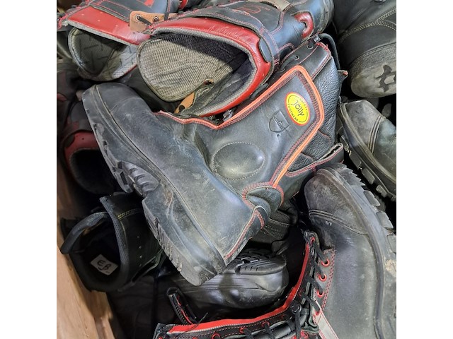 Partij diverse schoenen - afbeelding 2 van  14