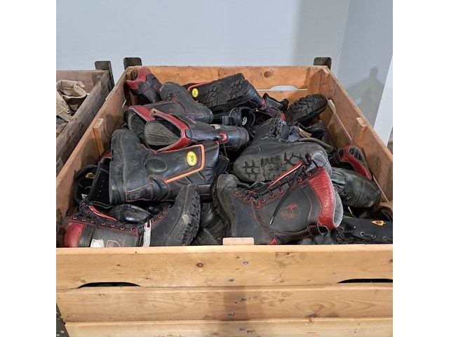 Partij diverse schoenen - afbeelding 8 van  14