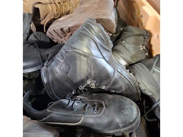 Partij diverse schoenen - afbeelding 2 van  13