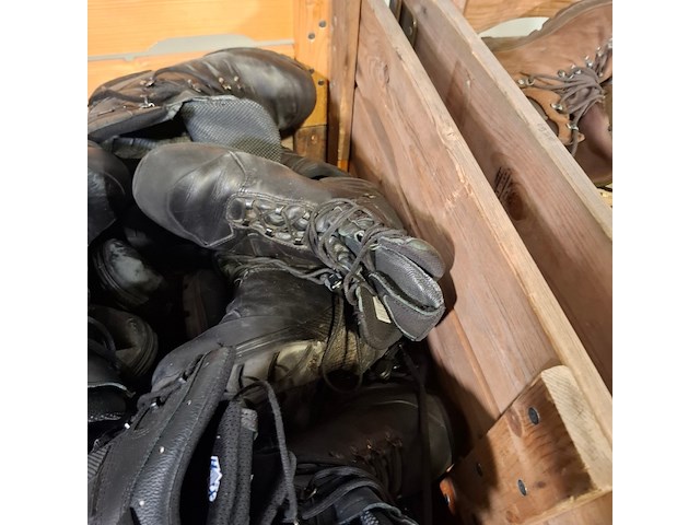 Partij diverse schoenen - afbeelding 3 van  14