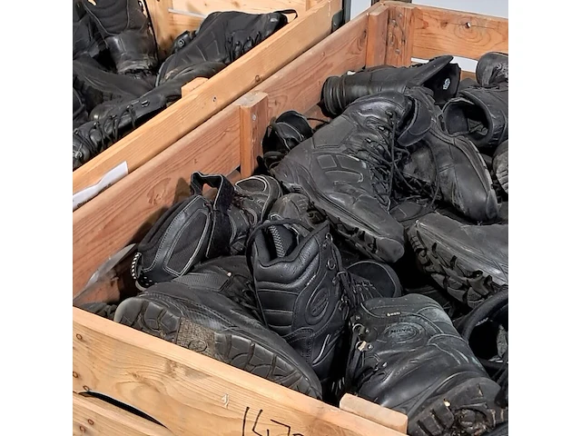 Partij diverse schoenen - afbeelding 2 van  12