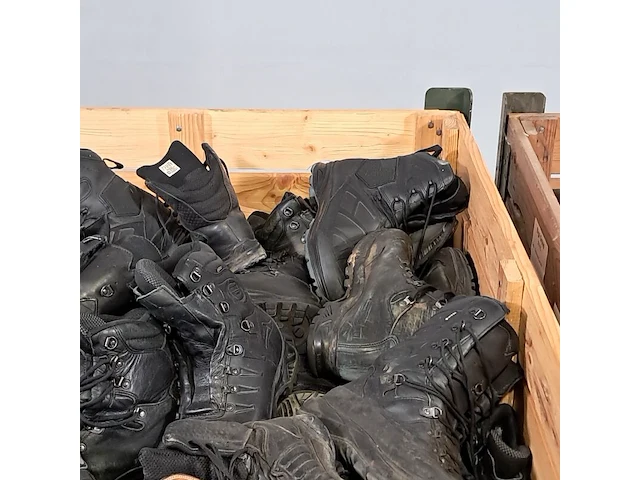 Partij diverse schoenen - afbeelding 7 van  12