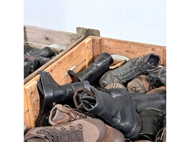 Partij diverse schoenen - afbeelding 2 van  13