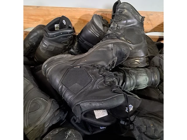 Partij diverse schoenen - afbeelding 2 van  20