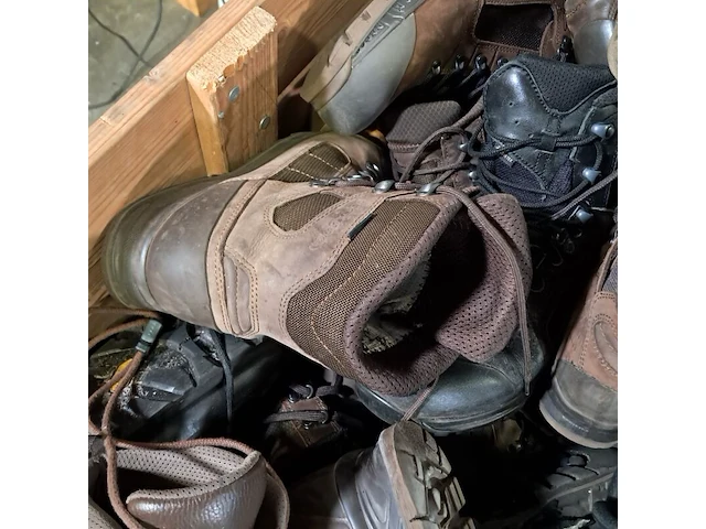 Partij diverse schoenen - afbeelding 7 van  20