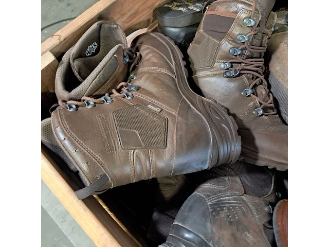 Partij diverse schoenen - afbeelding 9 van  20