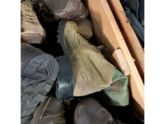 Partij diverse schoenen - afbeelding 11 van  20