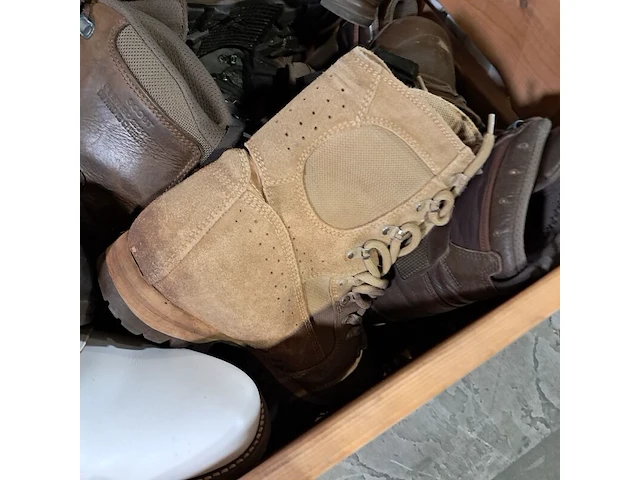 Partij diverse schoenen - afbeelding 13 van  20