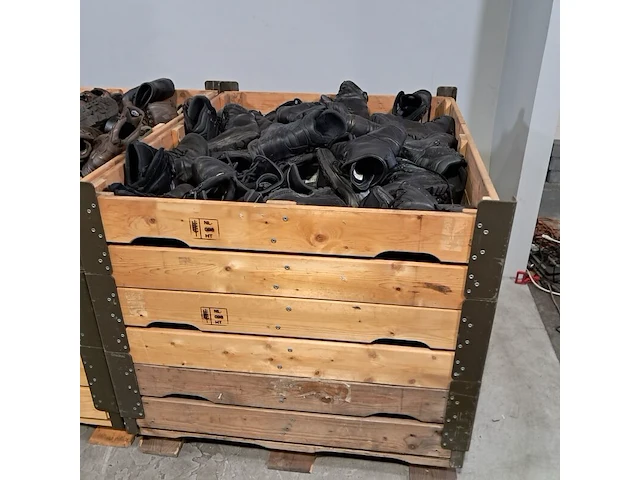 Partij diverse schoenen - afbeelding 14 van  20