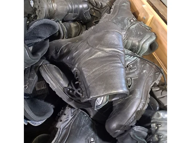 Partij diverse schoenen - afbeelding 16 van  20