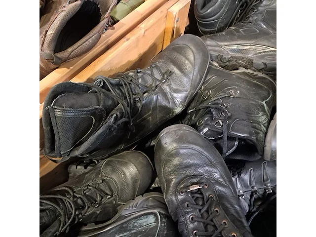 Partij diverse schoenen - afbeelding 19 van  20