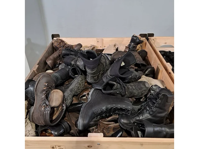 Partij diverse schoenen - afbeelding 4 van  19