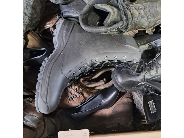 Partij diverse schoenen - afbeelding 5 van  19
