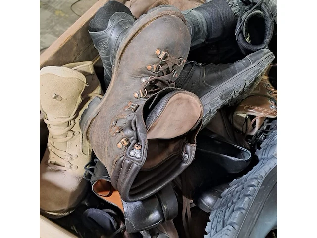 Partij diverse schoenen - afbeelding 6 van  19