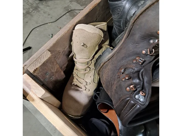 Partij diverse schoenen - afbeelding 7 van  19