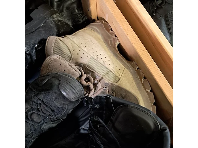 Partij diverse schoenen - afbeelding 8 van  19