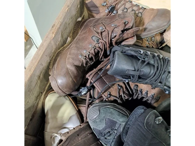 Partij diverse schoenen - afbeelding 9 van  19