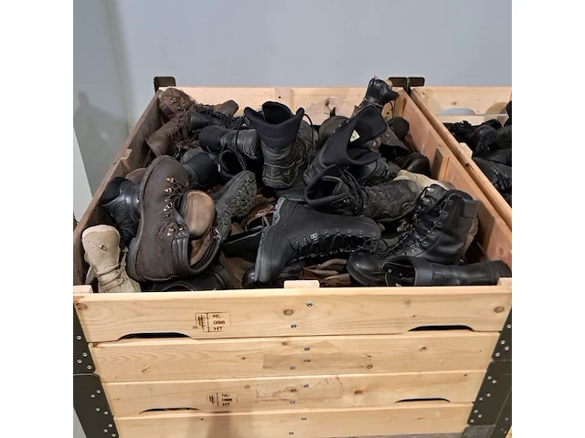 Partij diverse schoenen - afbeelding 12 van  19