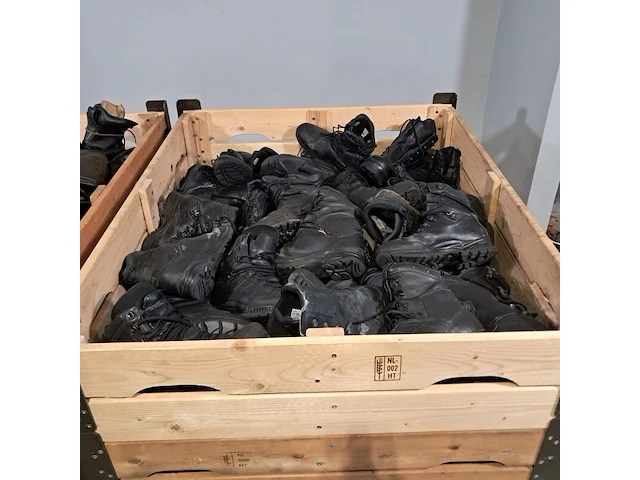Partij diverse schoenen - afbeelding 13 van  19