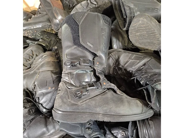 Partij diverse schoenen - afbeelding 2 van  13