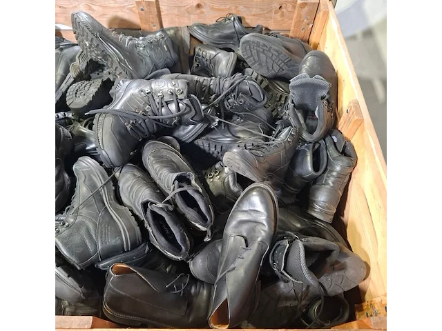 Partij diverse schoenen - afbeelding 4 van  13