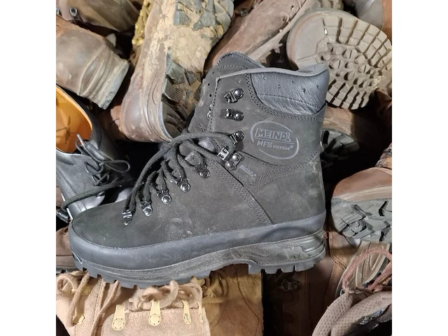 Partij diverse schoenen - afbeelding 7 van  13