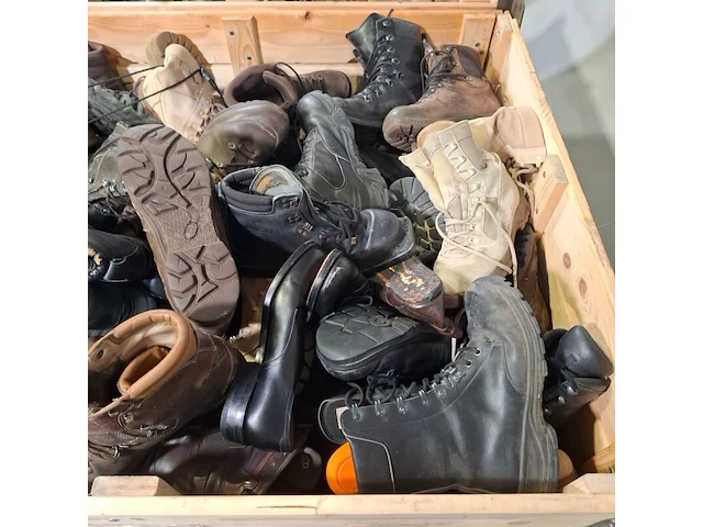 Partij diverse schoenen - afbeelding 4 van  13