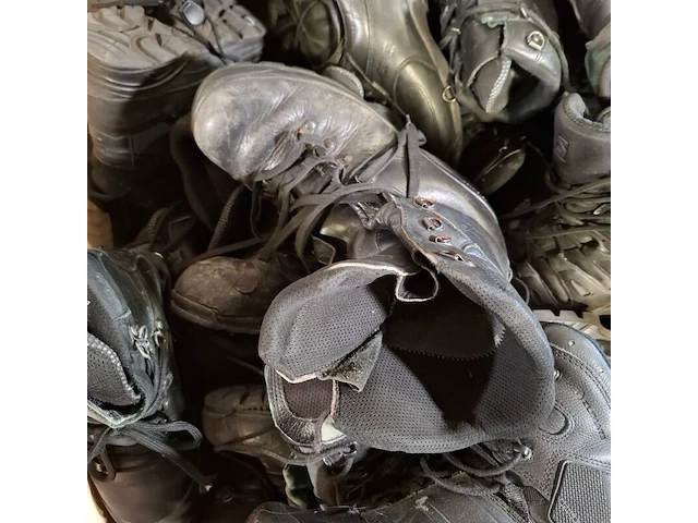 Partij diverse schoenen - afbeelding 2 van  14