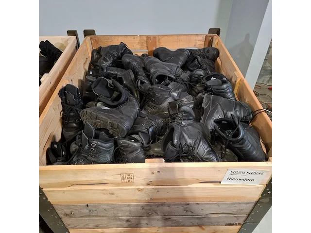 Partij diverse schoenen - afbeelding 7 van  14