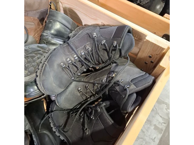 Partij diverse schoenen - afbeelding 9 van  14