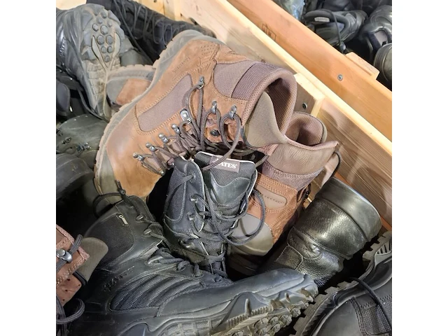 Partij diverse schoenen - afbeelding 10 van  14