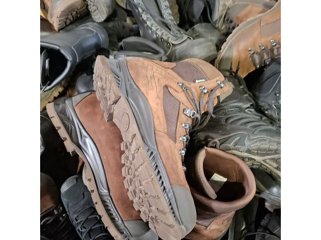 Partij diverse schoenen - afbeelding 11 van  14