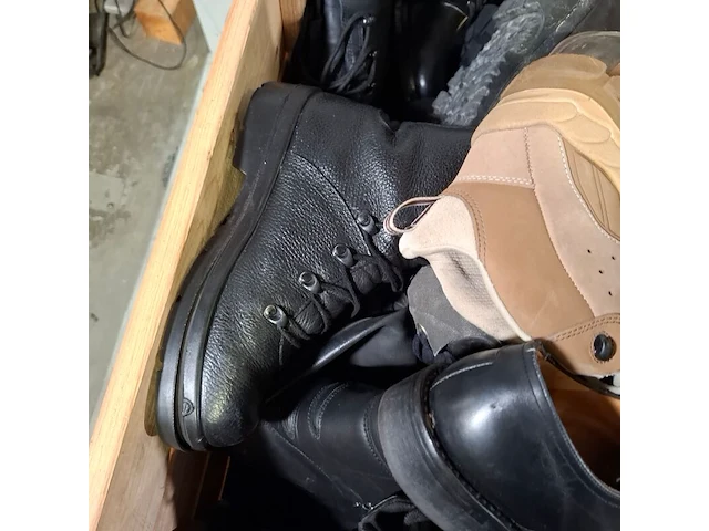 Partij diverse schoenen - afbeelding 3 van  16