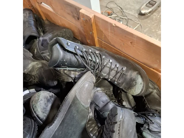 Partij diverse schoenen - afbeelding 6 van  16