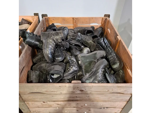 Partij diverse schoenen - afbeelding 9 van  16