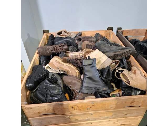 Partij diverse schoenen - afbeelding 10 van  16