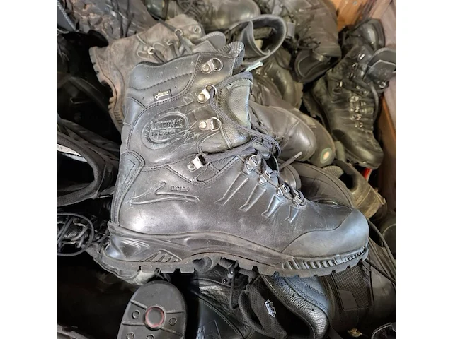 Partij diverse schoenen - afbeelding 2 van  13