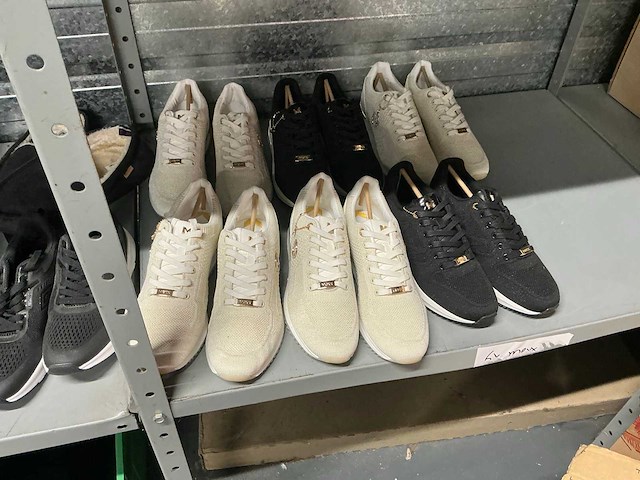 Partij diverse schoenen/slippers (15x) - afbeelding 1 van  9