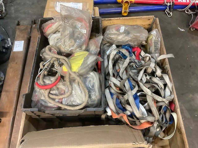 Partij diverse schommels, bandjes - afbeelding 1 van  5