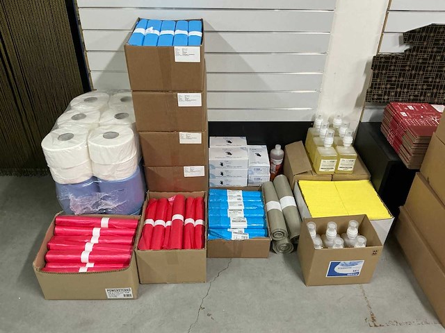 Partij diverse schoonmaak benodigdheden - afbeelding 1 van  11