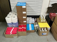 Partij diverse schoonmaak benodigdheden