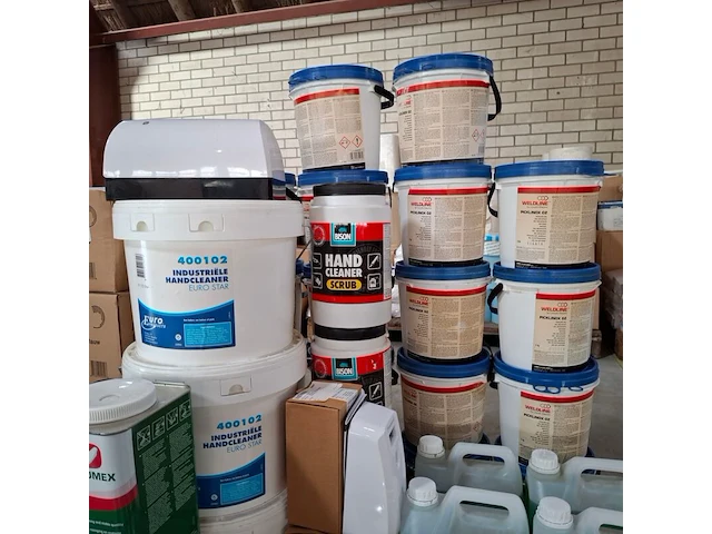 Partij diverse schoonmaak producten en toebehoren o.a. tricel, dreumex, sun - afbeelding 2 van  41