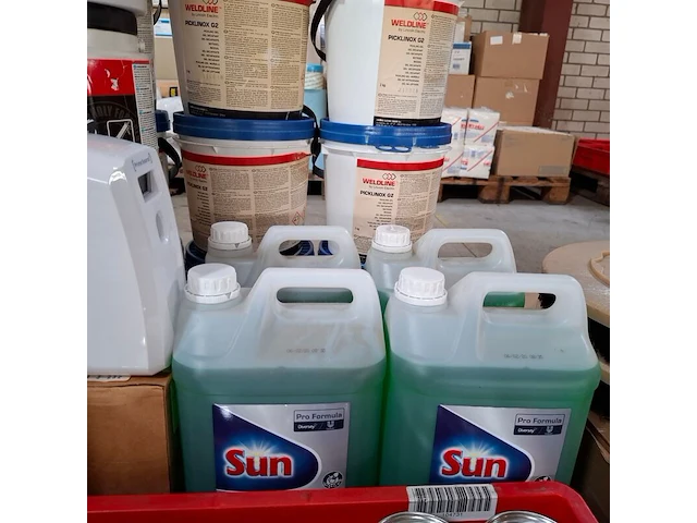 Partij diverse schoonmaak producten en toebehoren o.a. tricel, dreumex, sun - afbeelding 4 van  41