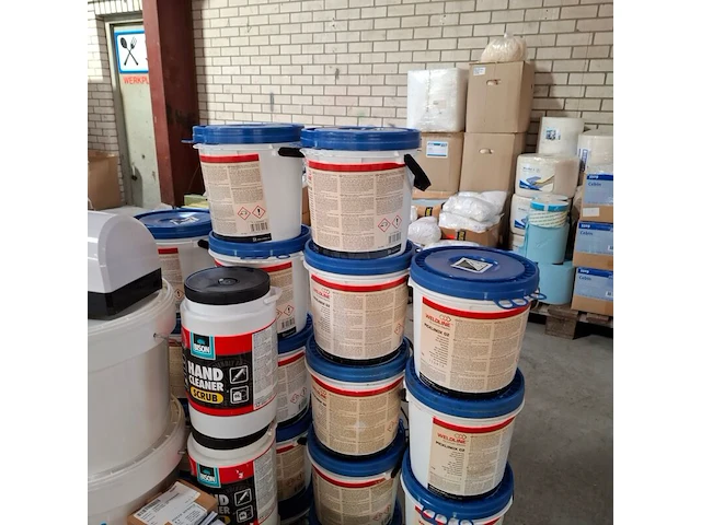 Partij diverse schoonmaak producten en toebehoren o.a. tricel, dreumex, sun - afbeelding 6 van  41
