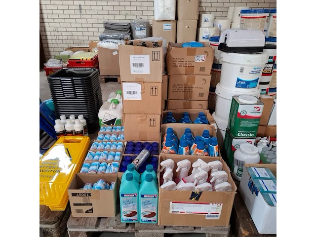 Partij diverse schoonmaak producten en toebehoren o.a. tricel, dreumex, sun - afbeelding 8 van  41