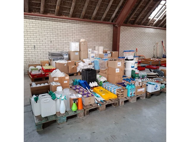 Partij diverse schoonmaak producten en toebehoren o.a. tricel, dreumex, sun - afbeelding 1 van  41