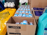 Partij diverse schoonmaak producten en toebehoren o.a. tricel, dreumex, sun - afbeelding 17 van  41