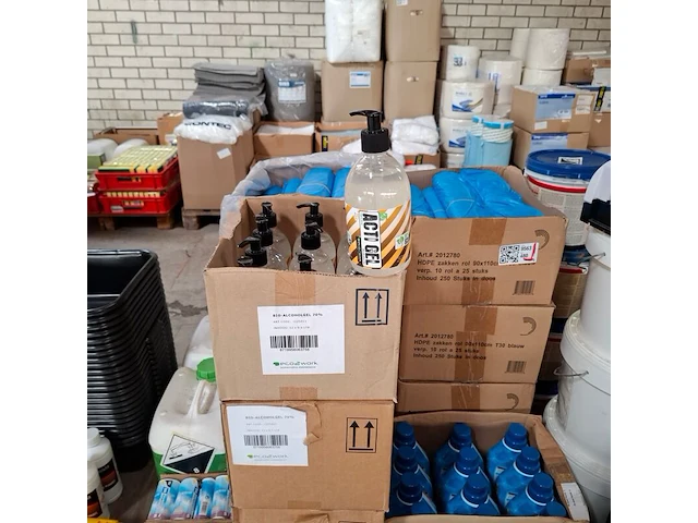 Partij diverse schoonmaak producten en toebehoren o.a. tricel, dreumex, sun - afbeelding 20 van  41