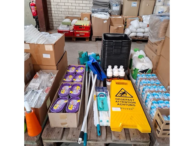Partij diverse schoonmaak producten en toebehoren o.a. tricel, dreumex, sun - afbeelding 25 van  41